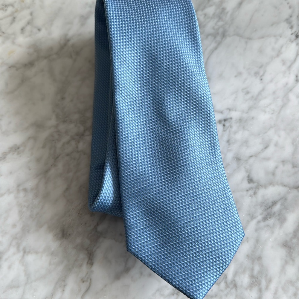 Light blue textured tie
